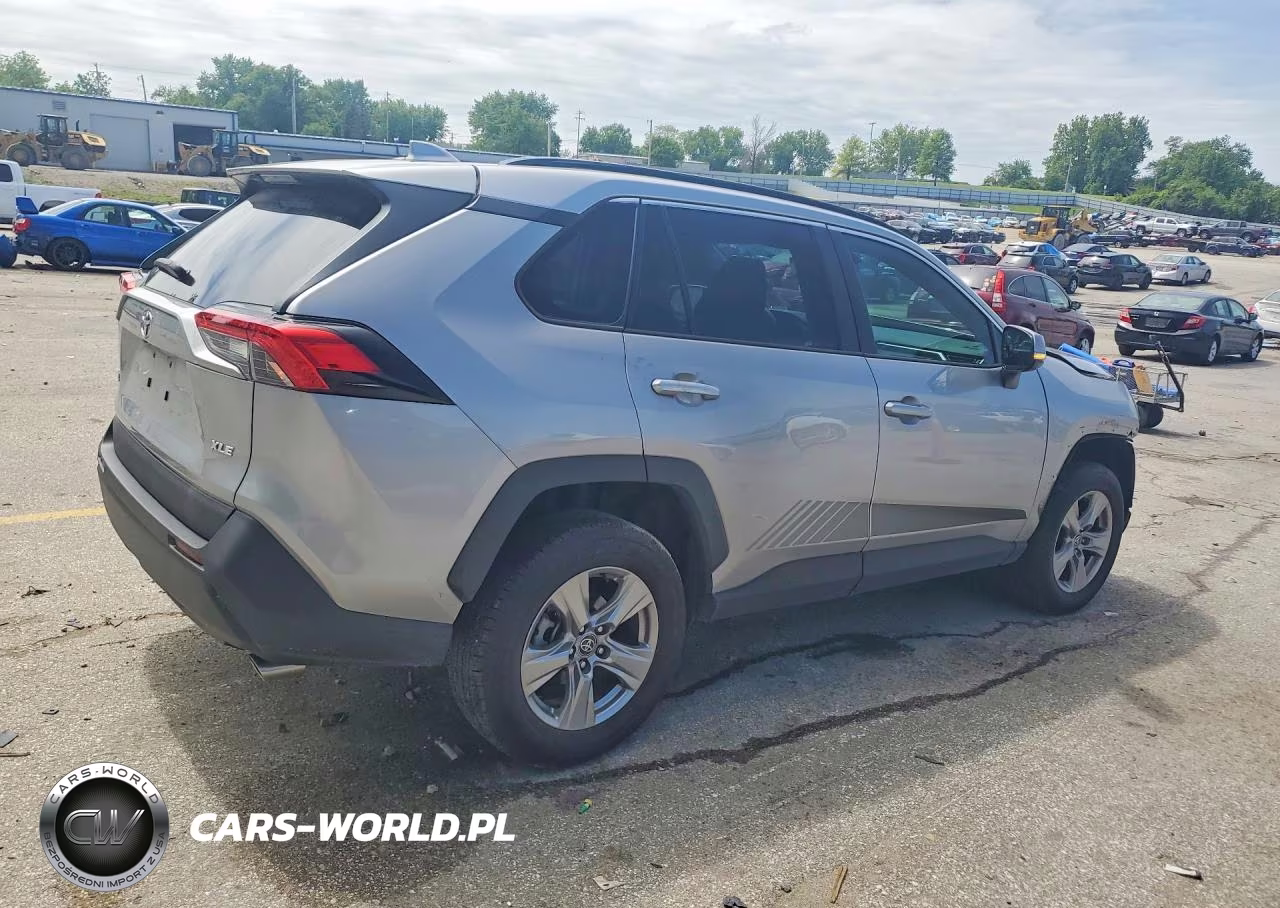 2023 Toyota Rav4 Xle VIN:2T3W1RFV3PC232372 - 3
