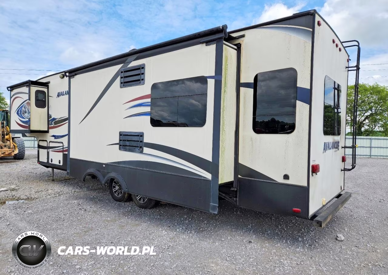 2015 Keystone Avalanche Camper VIN:4YDF34323FE760082 - 3
