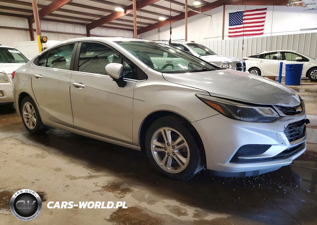 2018 Chevrolet Cruze Lt VIN:1G1BE5SM7J7105286 - 4
