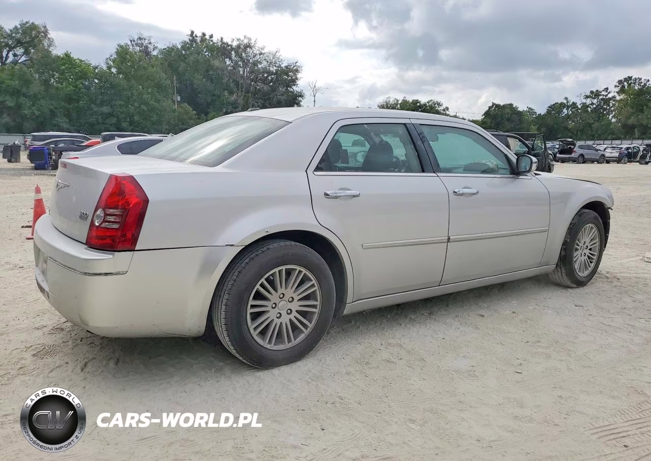 2010 Chrysler 300 Touring VIN:2C3CA5CV1AH327488 - 3