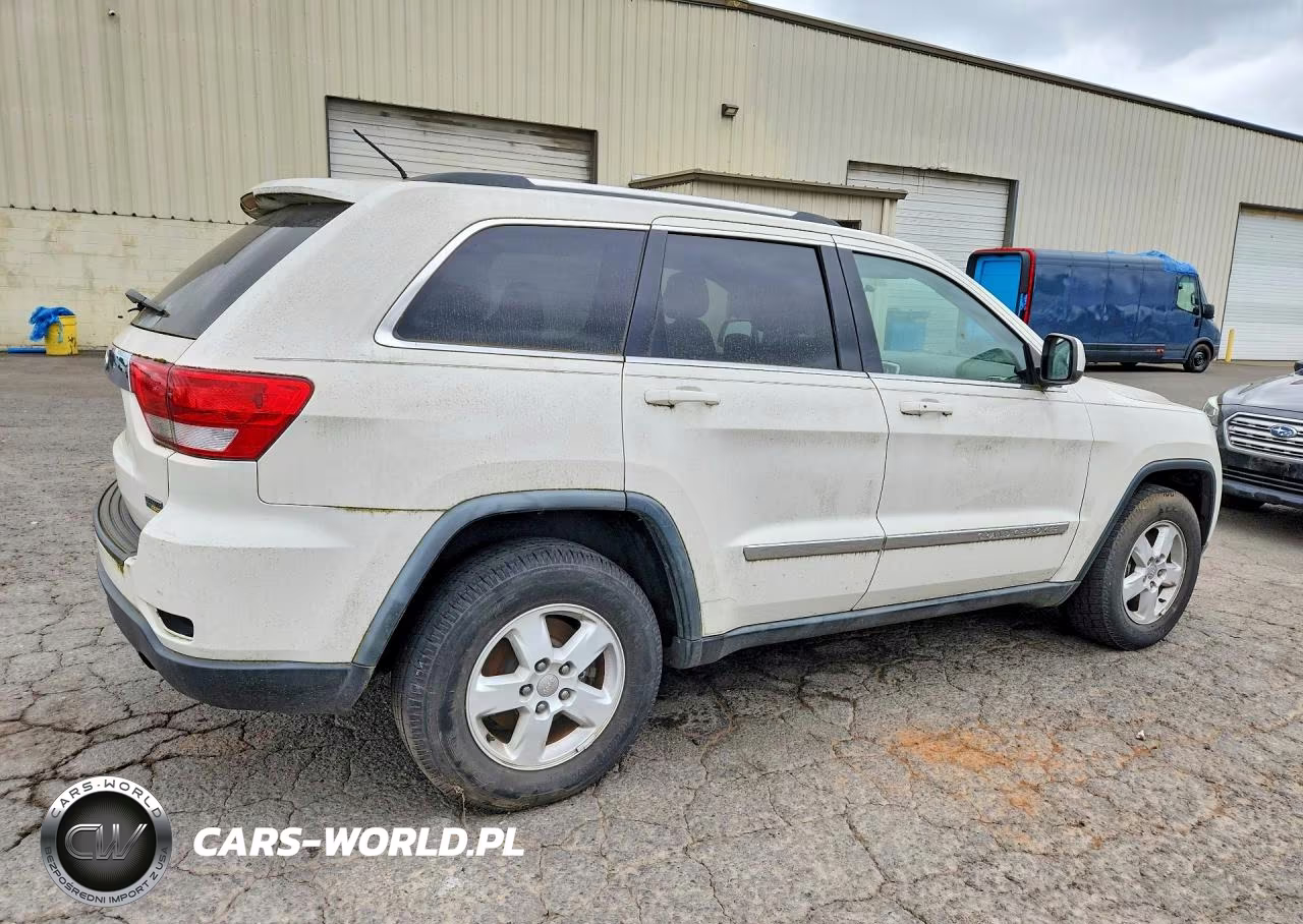 2011 Jeep Grand Cherokee Laredo VIN:1J4RS4GGXBC541032 - 3