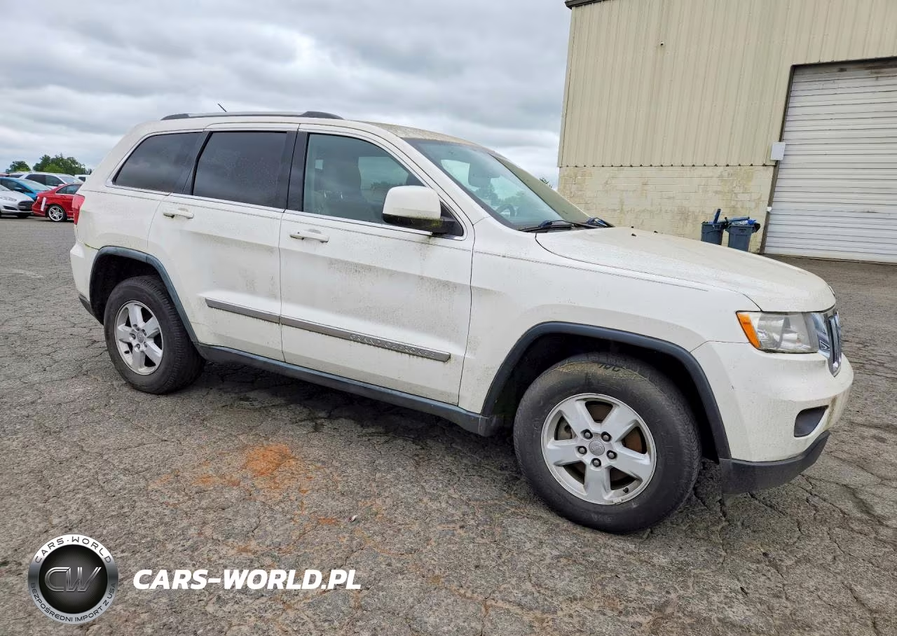 2011 Jeep Grand Cherokee Laredo VIN:1J4RS4GGXBC541032 - 4