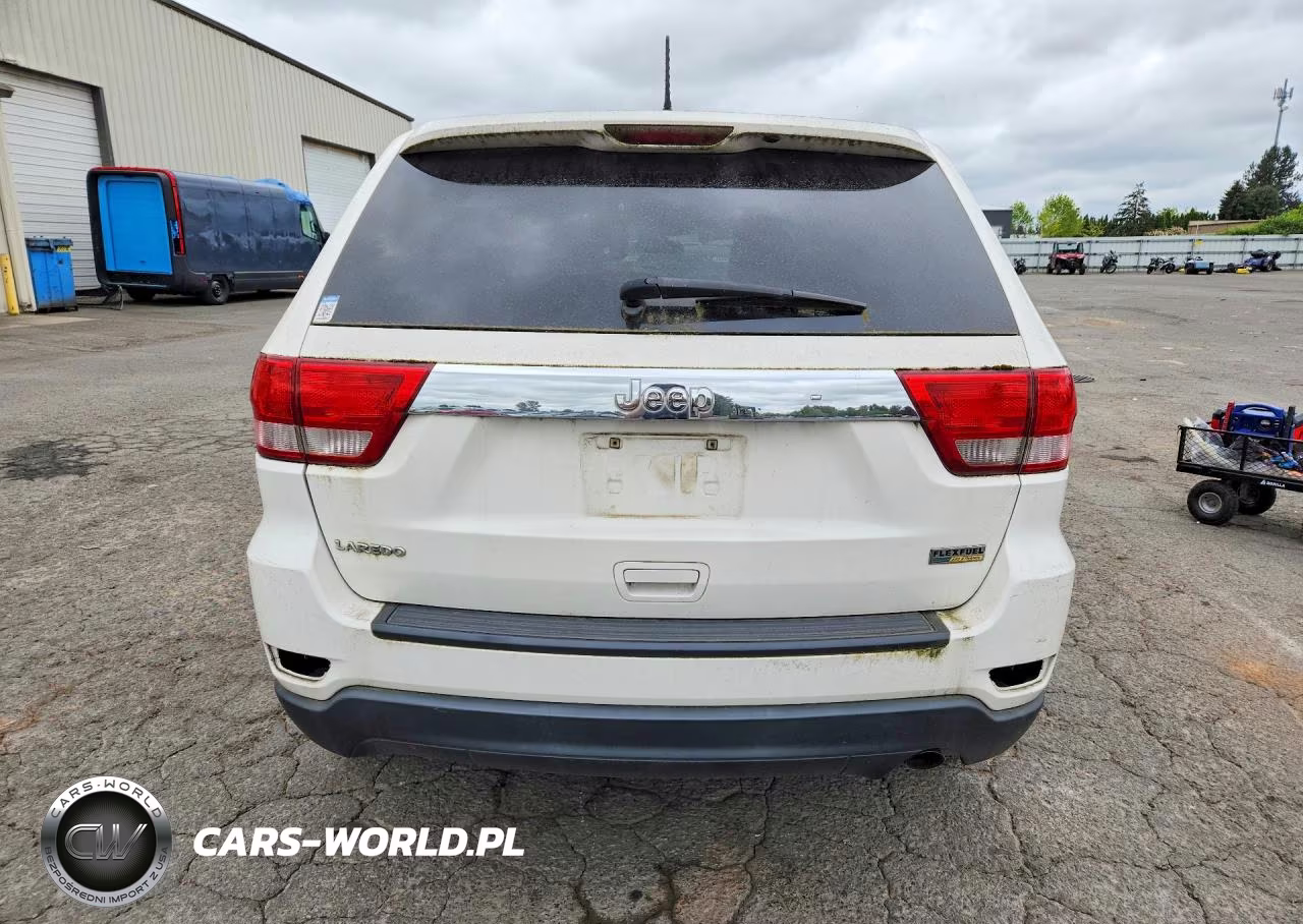 2011 Jeep Grand Cherokee Laredo VIN:1J4RS4GGXBC541032 - 6