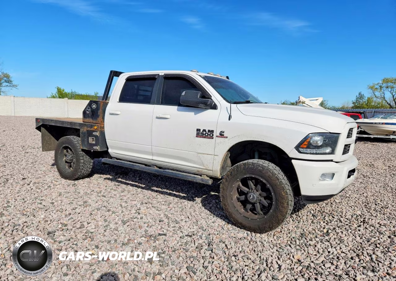 2017 Ram 2500 Laramie VIN:3C6UR5FL8HG716343 - 4