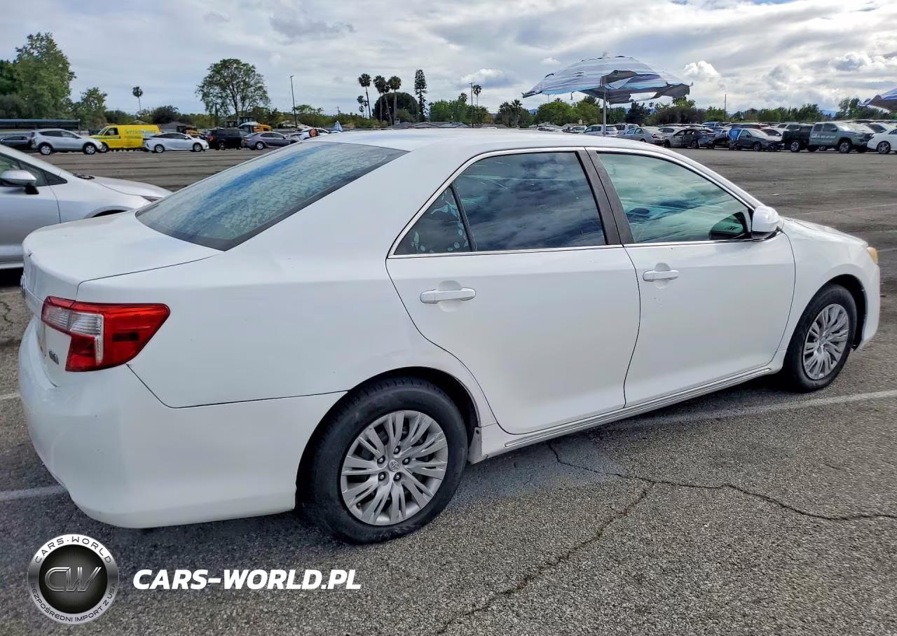 2013 Toyota Camry Hybrid Le VIN:4T1BD1FK2DU094369 - 3