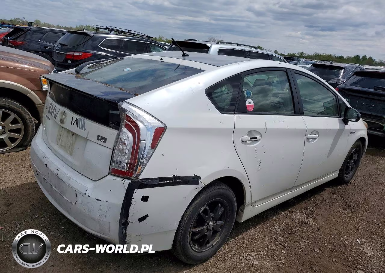 2013 Toyota Prius Two VIN:JTDKN3DU7D5560177 - 3