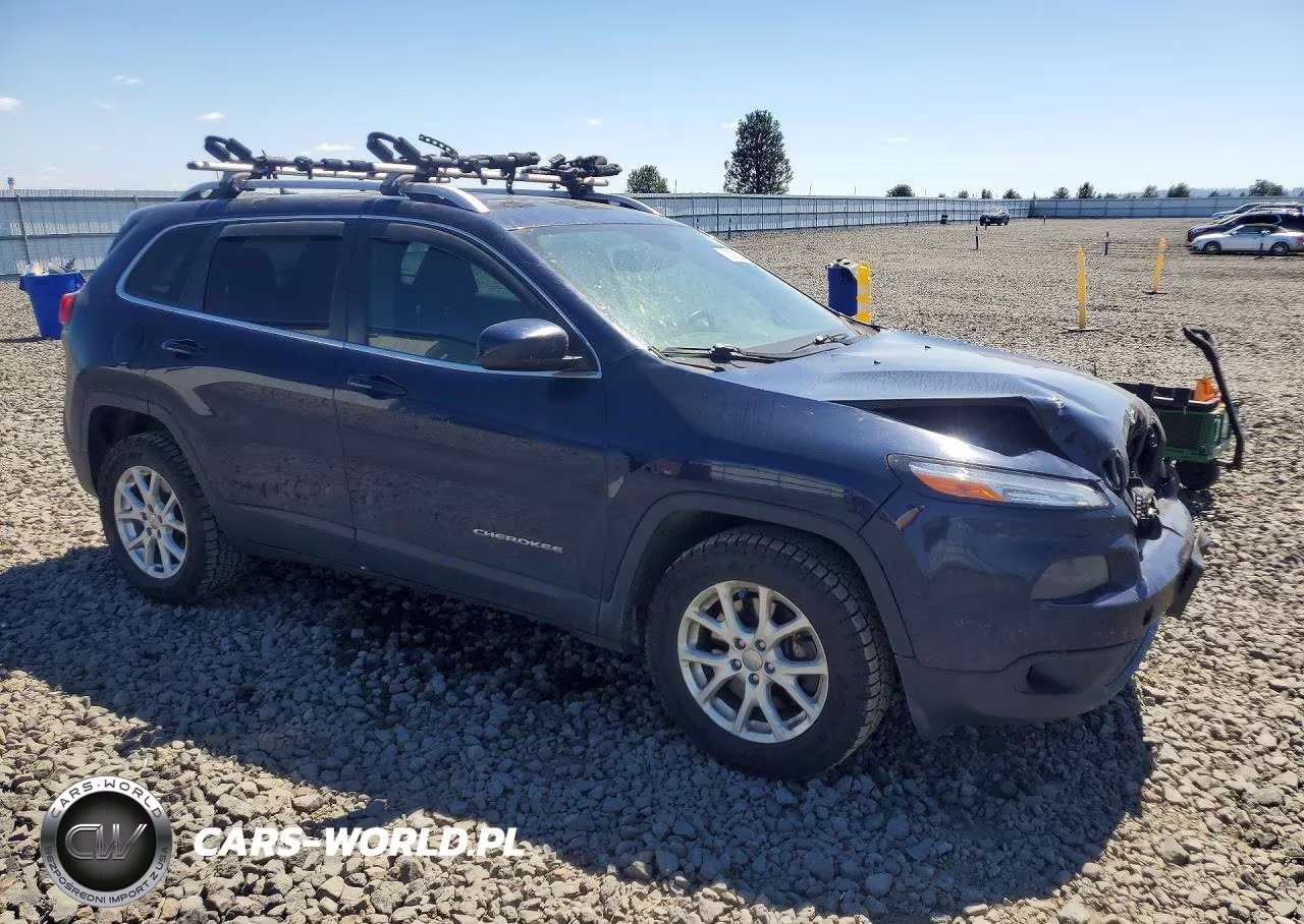 2015 Jeep Cherokee Latitude VIN:1C4PJMCS7FW619541 - 4