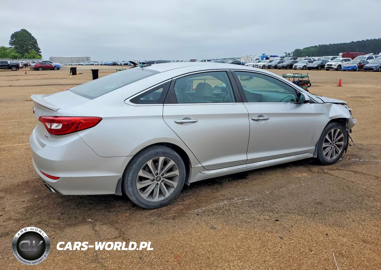 2015 Hyundai Sonata Sport VIN:5NPE34AF7FH104763 - 3
