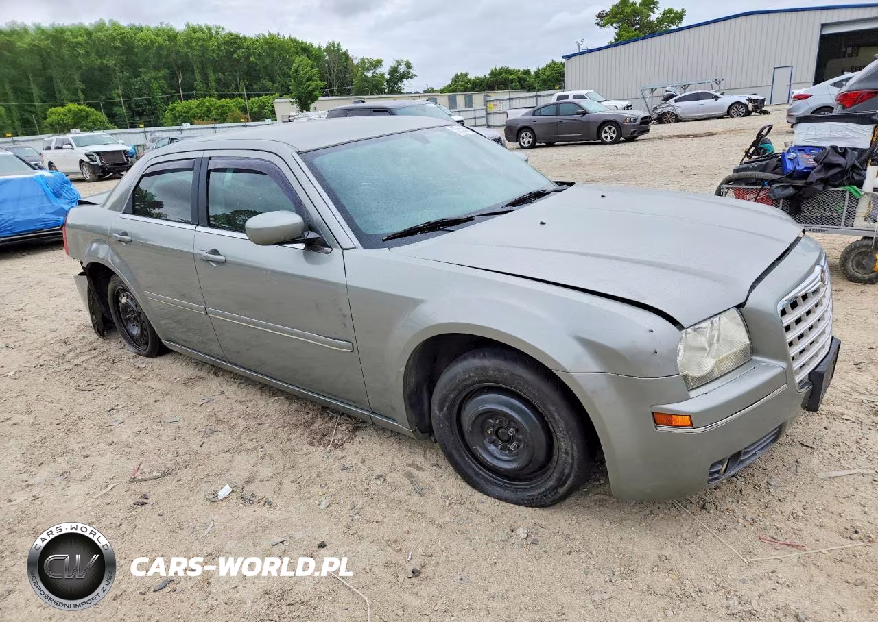 2005 Chrysler 300 Touring VIN:2C3JA53GX5H667981 - 4