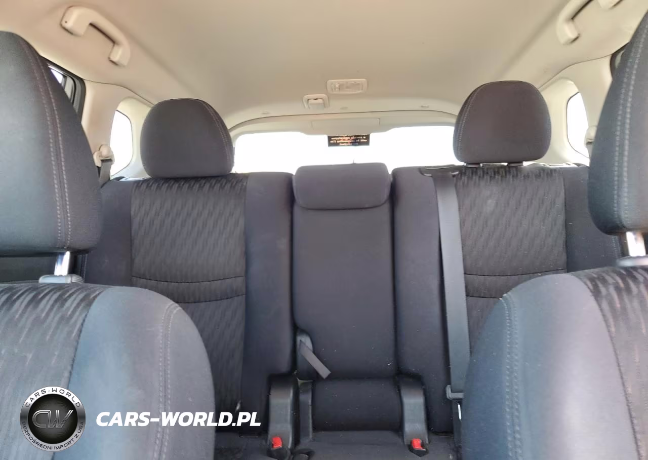 2019 Nissan Rogue S VIN:5N1AT2MT1KC769633 - 10