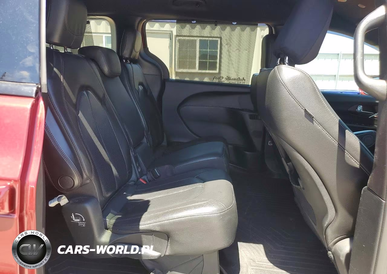 2020 Chrysler Pacifica Touring L VIN:2C4RC1BG1LR110208 - 11