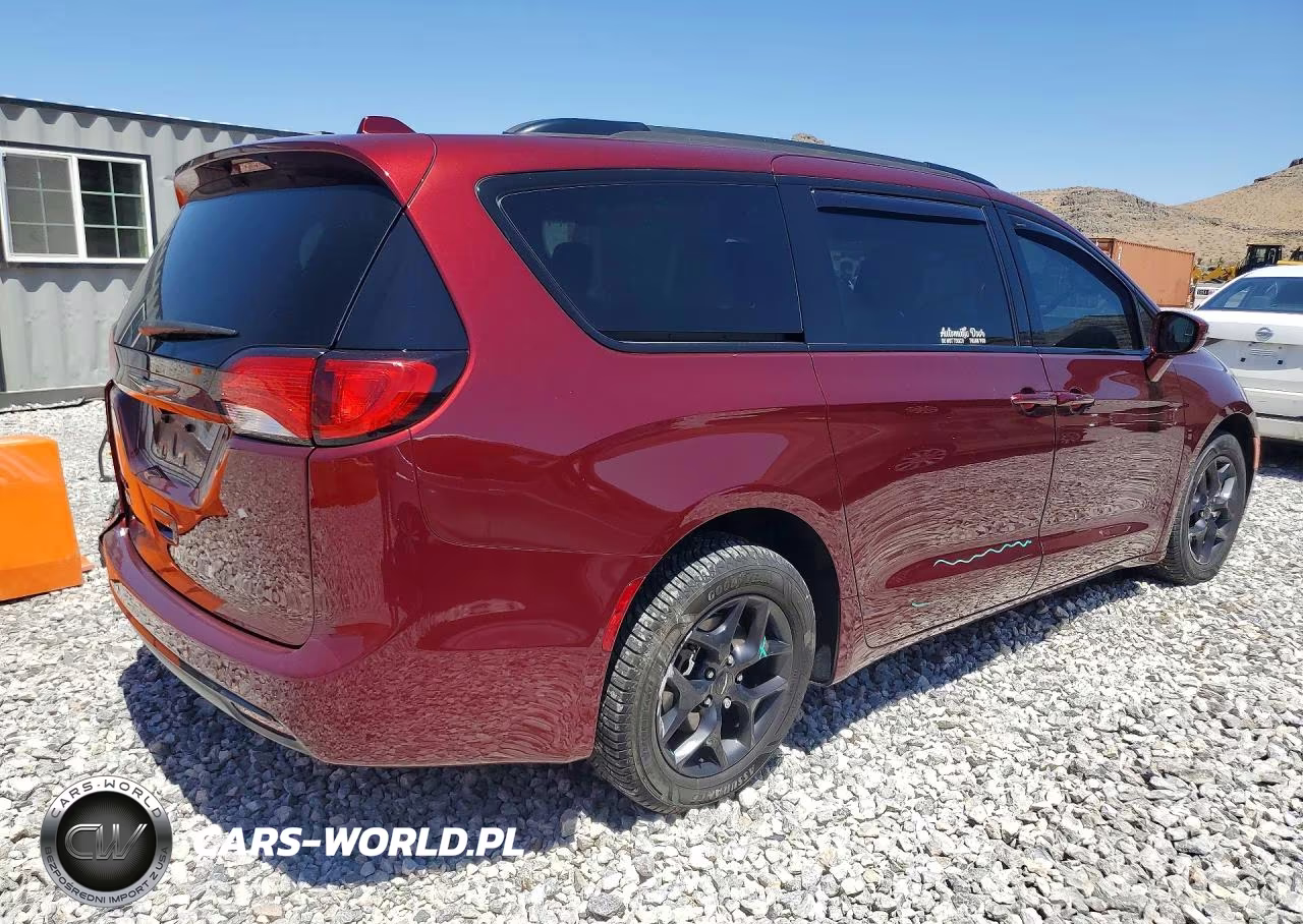 2020 Chrysler Pacifica Touring L VIN:2C4RC1BG1LR110208 - 3