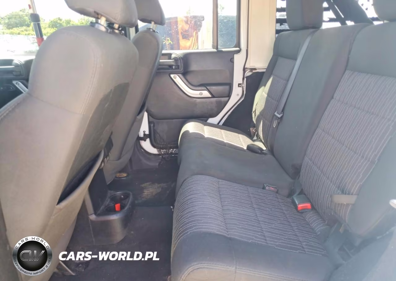 2011 Jeep Wrangler Unlimited Sahara VIN:1J4BA5H15BL592815 - 11