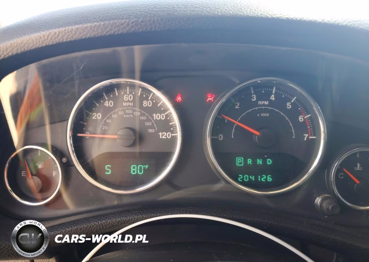 2011 Jeep Wrangler Unlimited Sahara VIN:1J4BA5H15BL592815 - 9