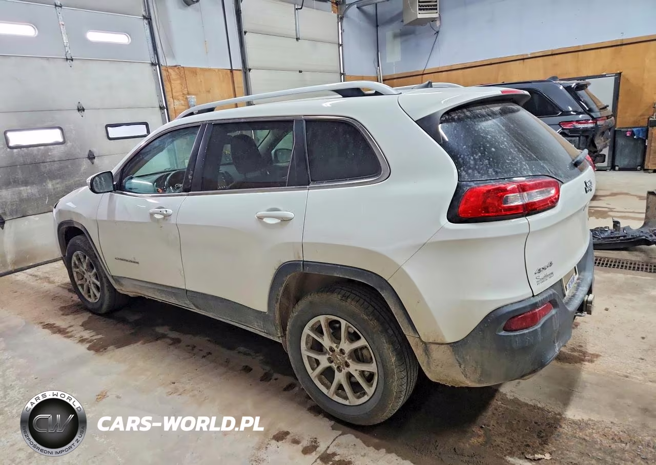 2018 Jeep Cherokee Latitude Plus VIN:1C4PJMLX8JD571810 - 2
