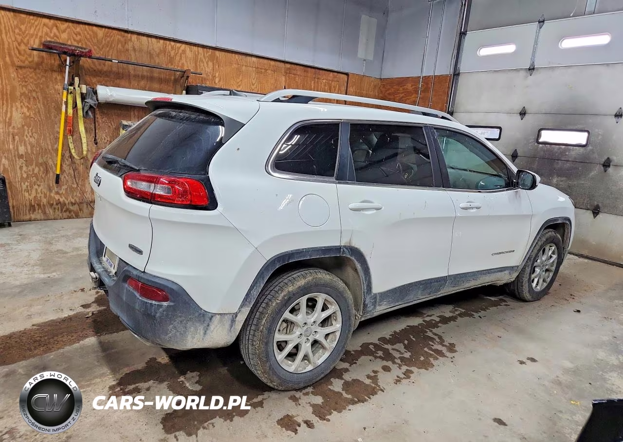 2018 Jeep Cherokee Latitude Plus VIN:1C4PJMLX8JD571810 - 3