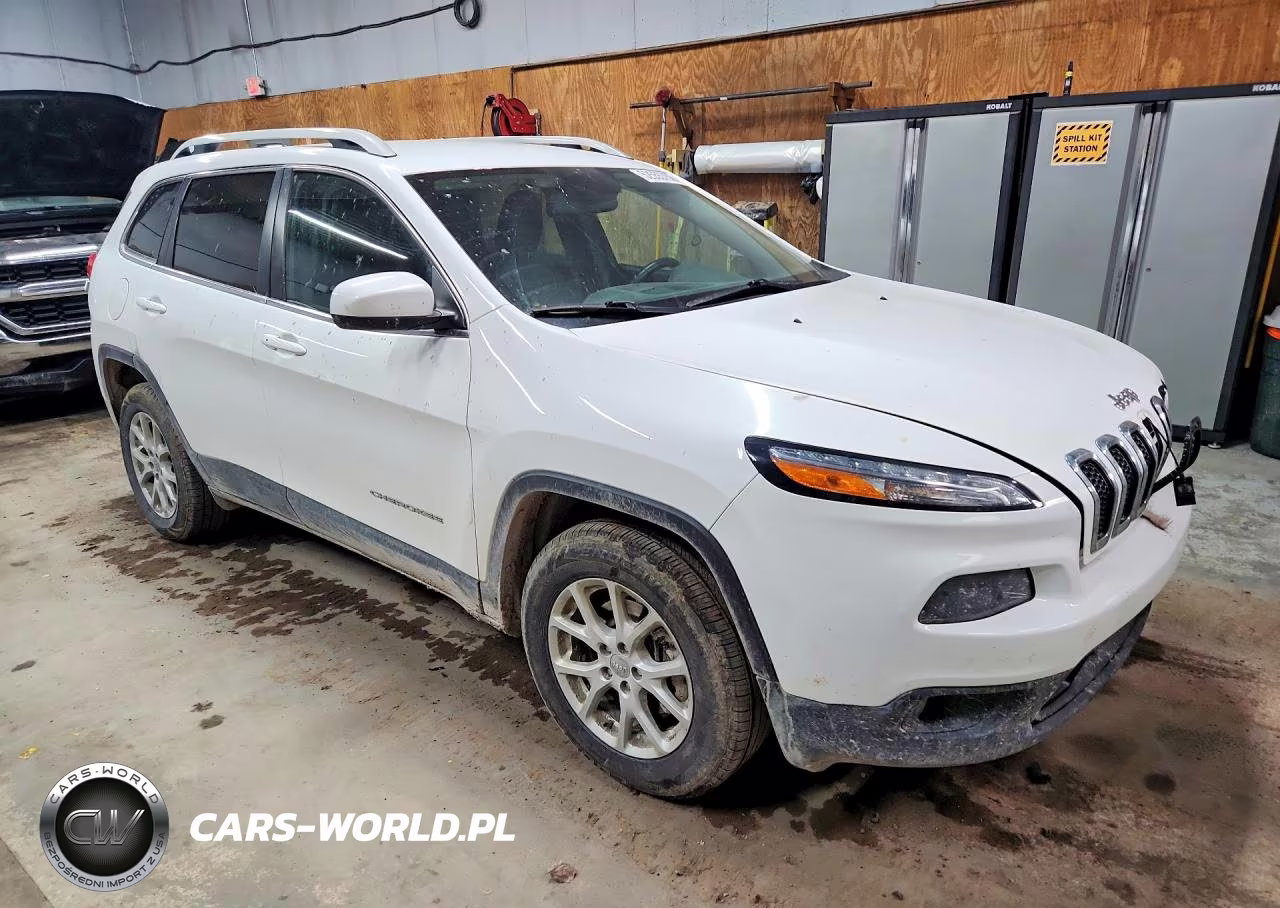 2018 Jeep Cherokee Latitude Plus VIN:1C4PJMLX8JD571810 - 4