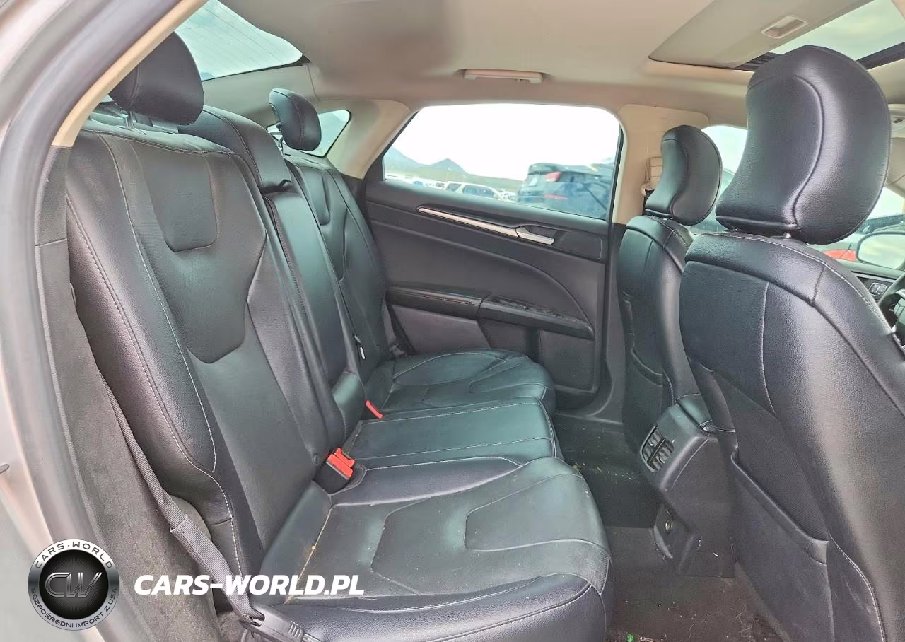 2019 Ford Fusion Titanium VIN:3FA6P0D90KR225977 - 10
