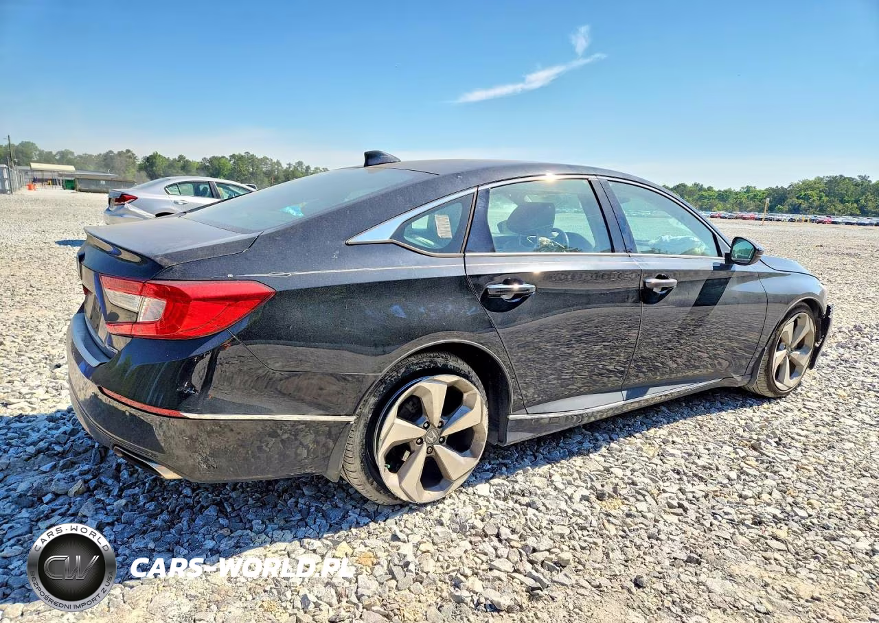 2018 Honda Accord Touring VIN:1HGCV1F96JA032913 - 3