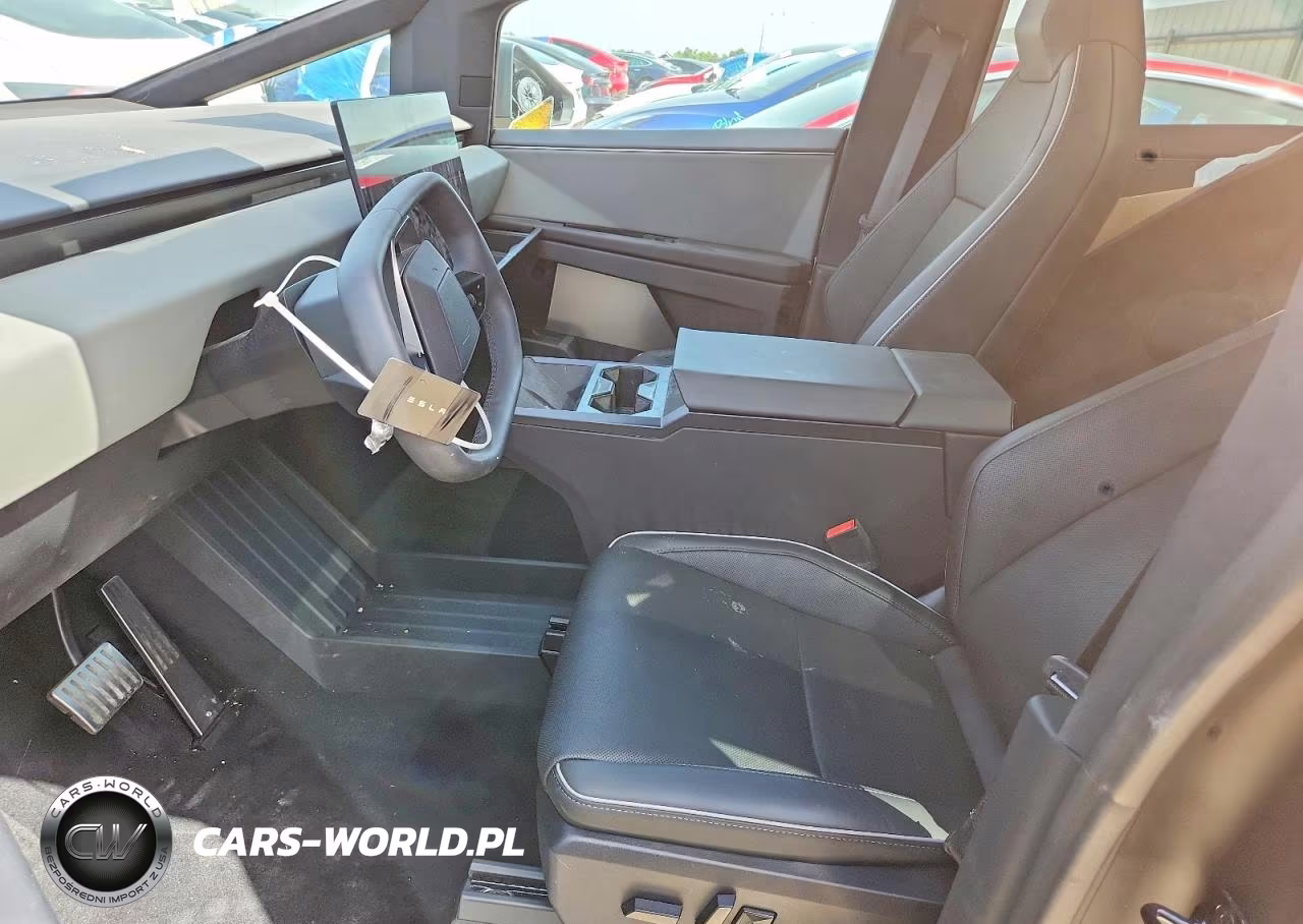 2025 Tesla Cybertruck VIN:7G2CEHED3SA081373 - 7
