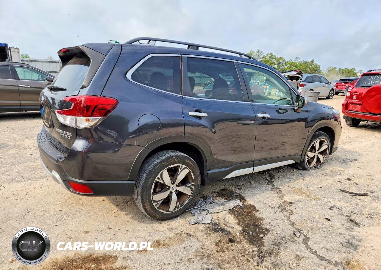2019 Subaru Forester Touring VIN:JF2SKAWC2KH572946 - 3