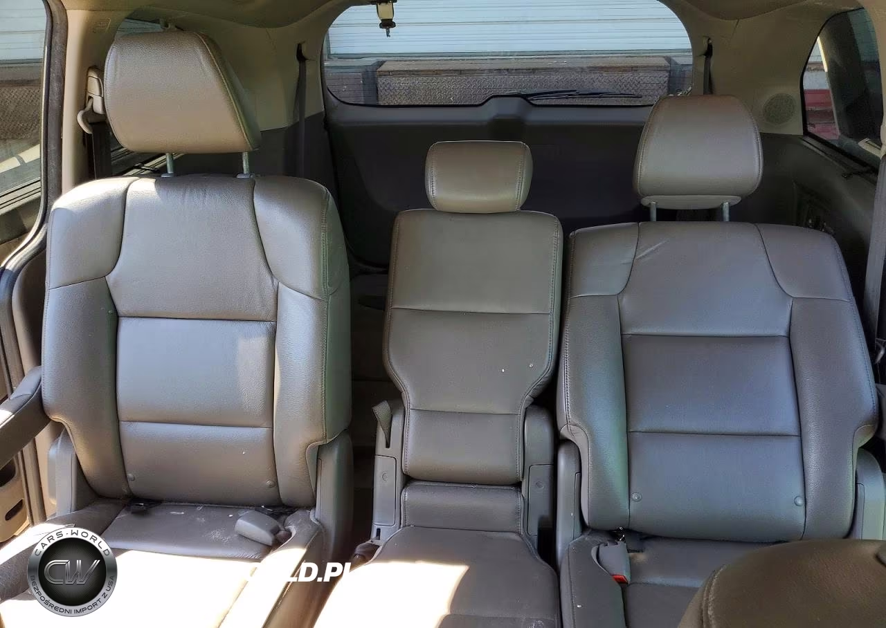 2015 Honda Odyssey Touring VIN:5FNRL5H95FB066083 - 10