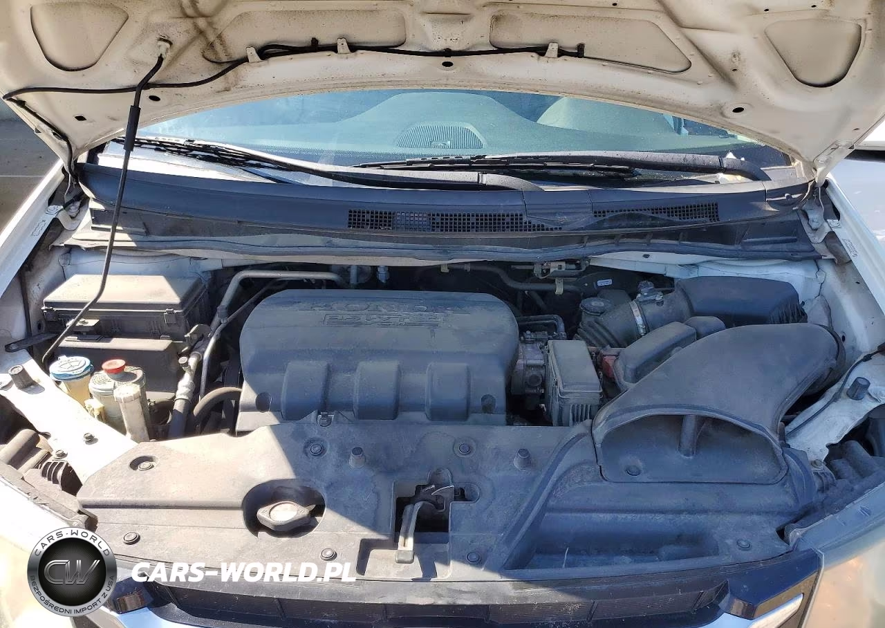 2015 Honda Odyssey Touring VIN:5FNRL5H95FB066083 - 12