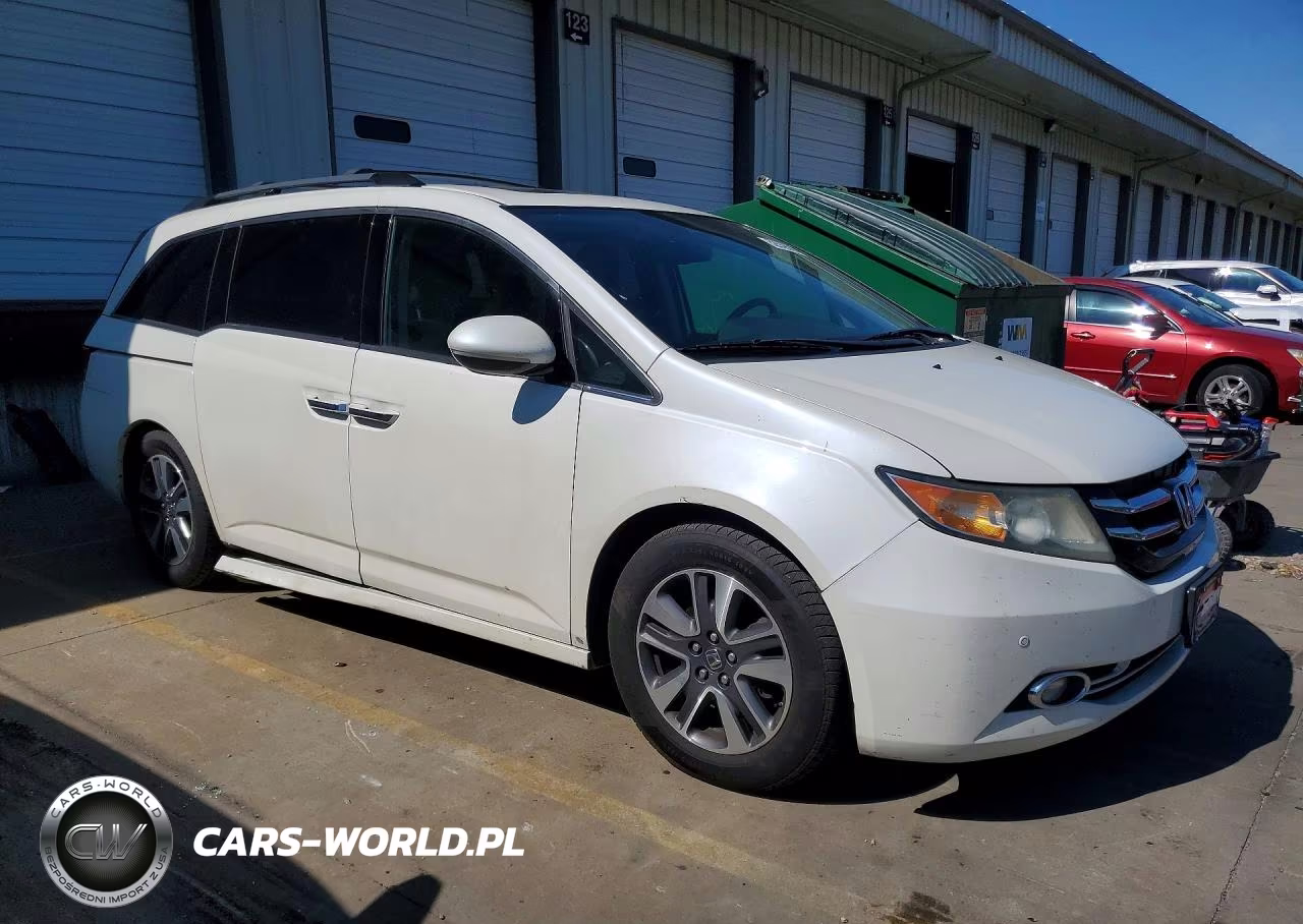 2015 Honda Odyssey Touring VIN:5FNRL5H95FB066083 - 4