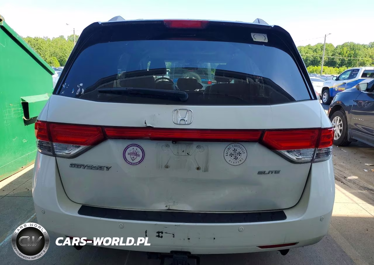2015 Honda Odyssey Touring VIN:5FNRL5H95FB066083 - 6