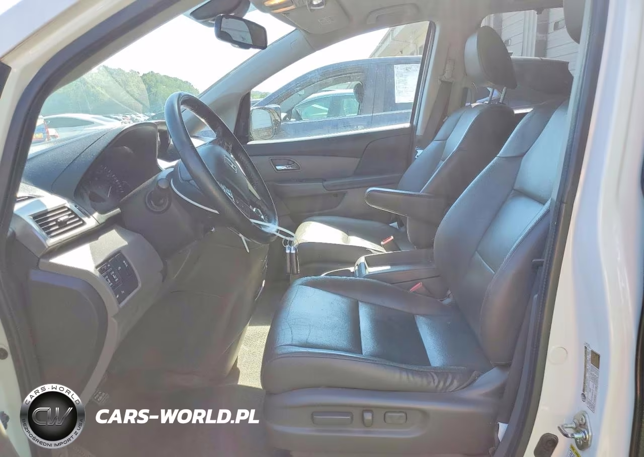 2015 Honda Odyssey Touring VIN:5FNRL5H95FB066083 - 7