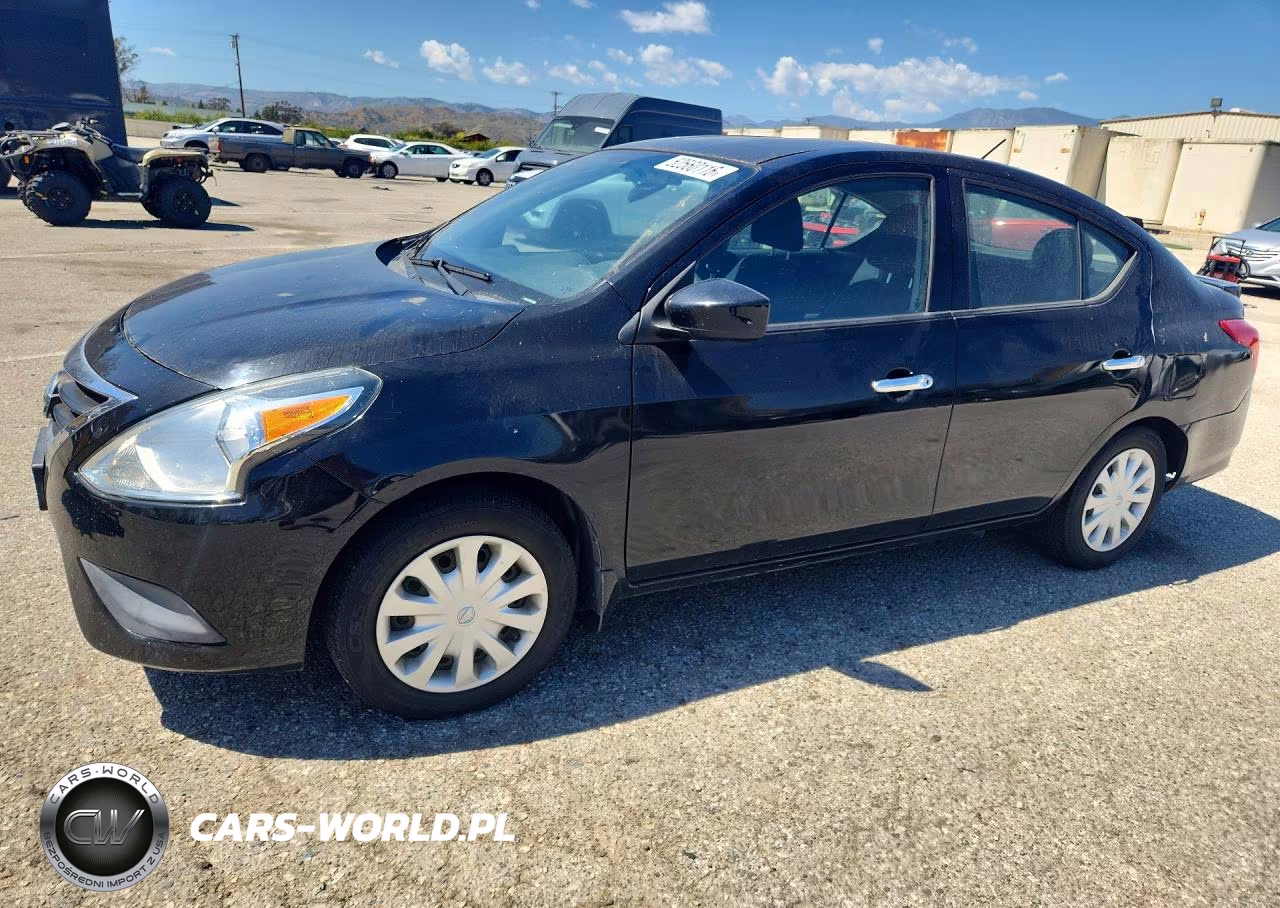 2015 Nissan Versa – zdjęcie 1 z 12