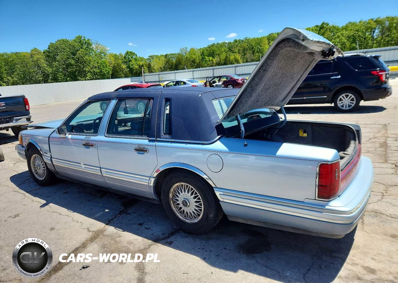 1992 Lincoln Town Car Cartier VIN:1LNLM83W3NY727315 - 2