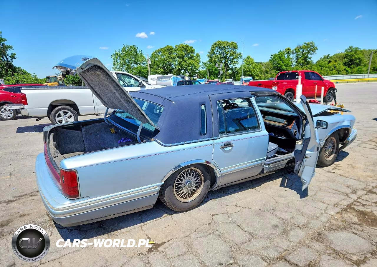 1992 Lincoln Town Car Cartier VIN:1LNLM83W3NY727315 - 3