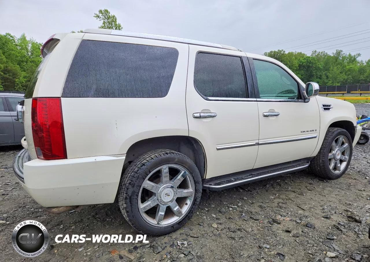 2007 Cadillac Escalade Luxury VIN:1GYFK63897R143859 - 3