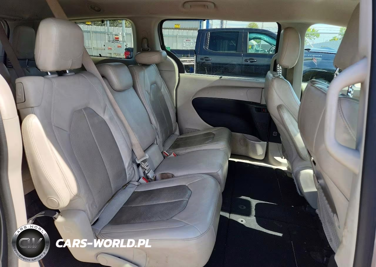 2018 Chrysler Pacifica Touring L VIN:2C4RC1BG1JR333409 - 11