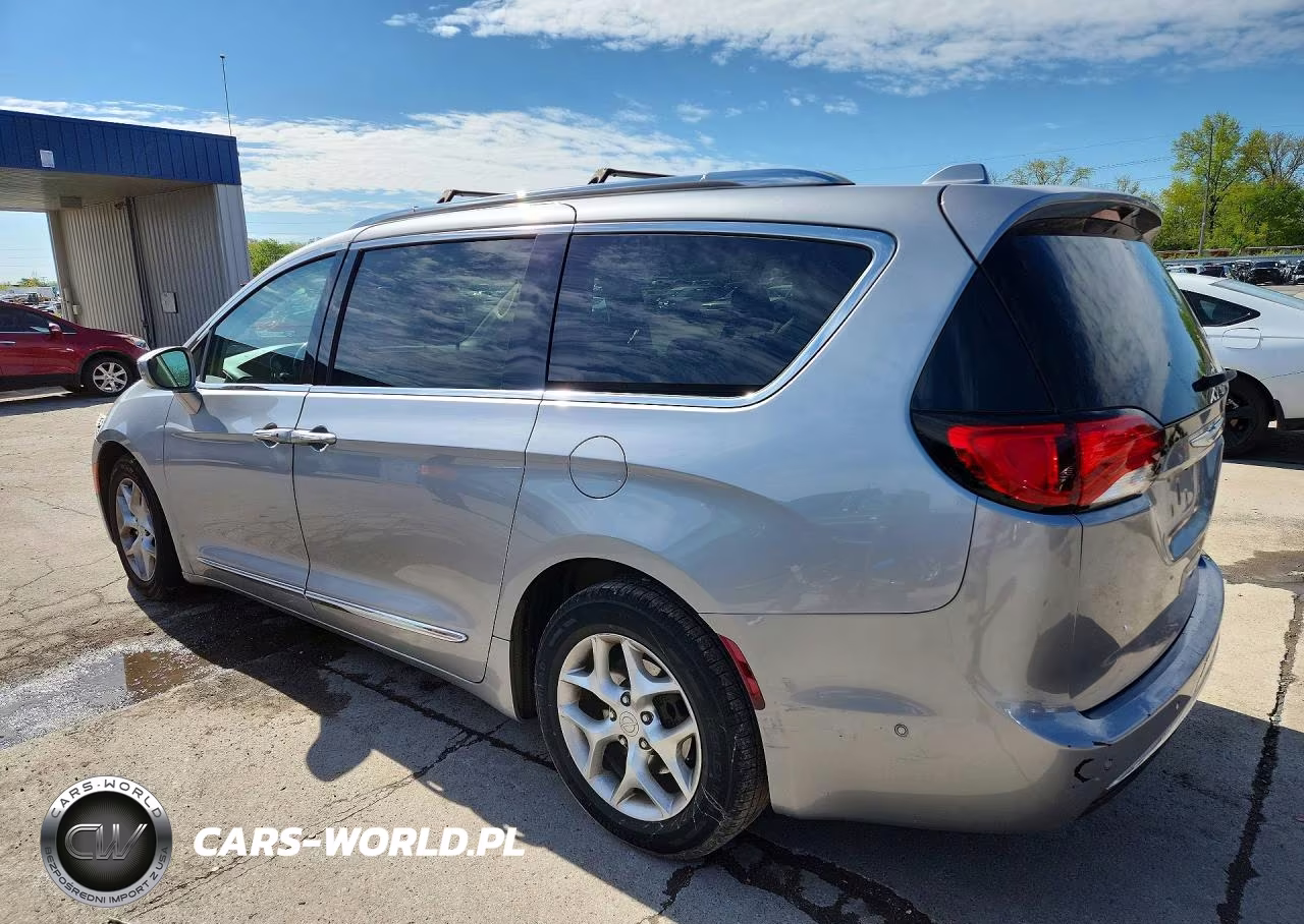 2018 Chrysler Pacifica Touring L VIN:2C4RC1BG1JR333409 - 2