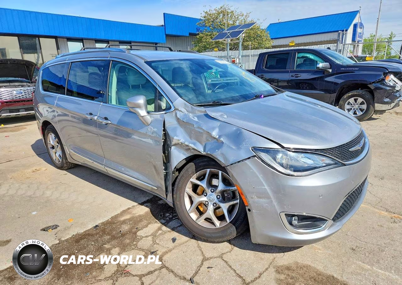 2018 Chrysler Pacifica Touring L VIN:2C4RC1BG1JR333409 - 4