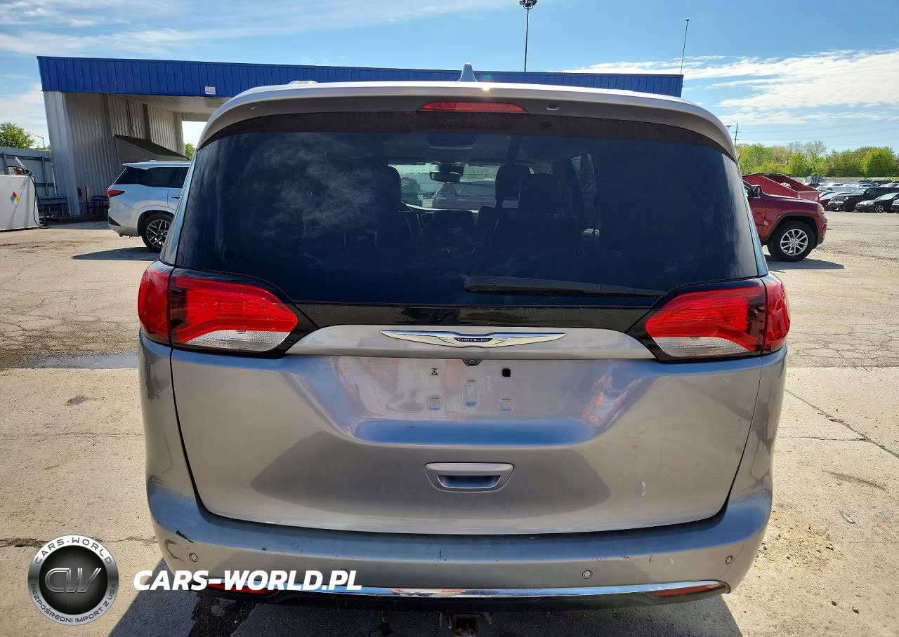 2018 Chrysler Pacifica Touring L VIN:2C4RC1BG1JR333409 - 6