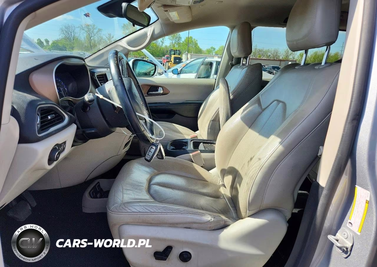 2018 Chrysler Pacifica Touring L VIN:2C4RC1BG1JR333409 - 7