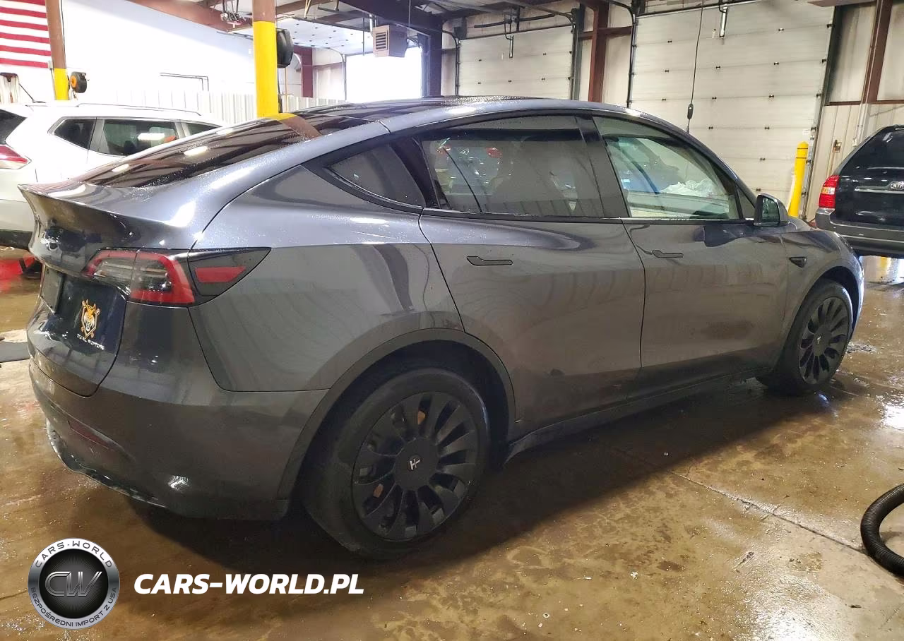 2021 Tesla Model Y VIN:5YJYGDEE1MF254656 - 3