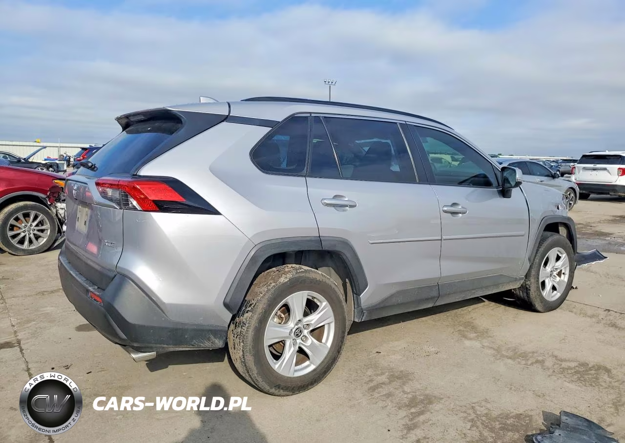 2021 Toyota Rav4 Xle VIN:JTMW1RFVXMD067797 - 3