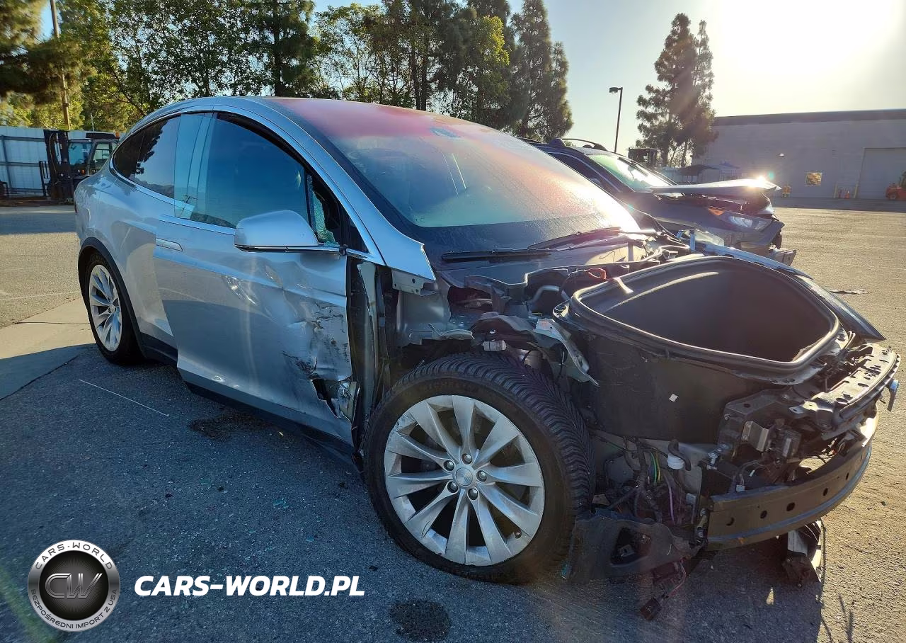 2016 Tesla Model X VIN:5YJXCAE24GF019426 - 4