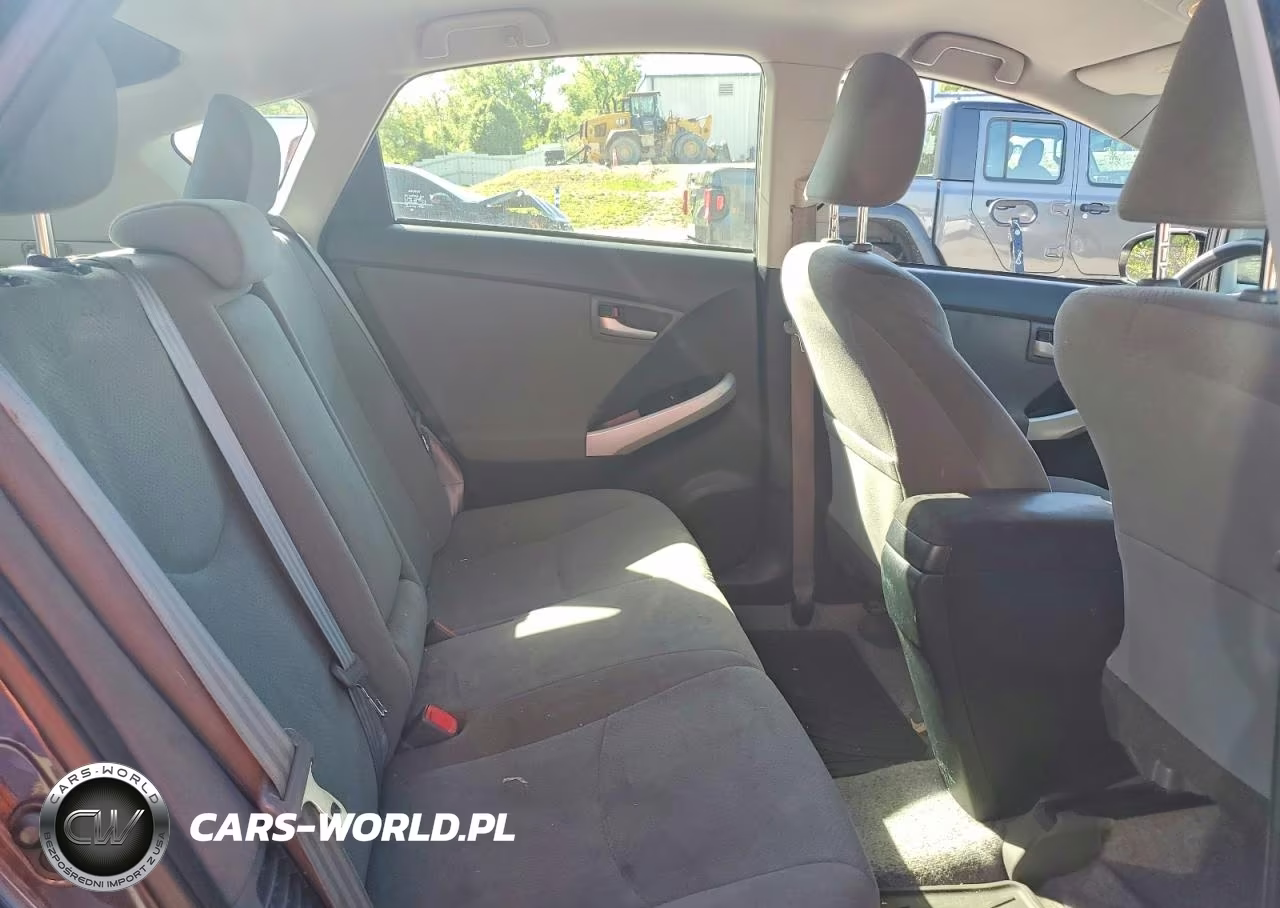 2015 Toyota Prius Two VIN:JTDKN3DU1F0402269 - 10