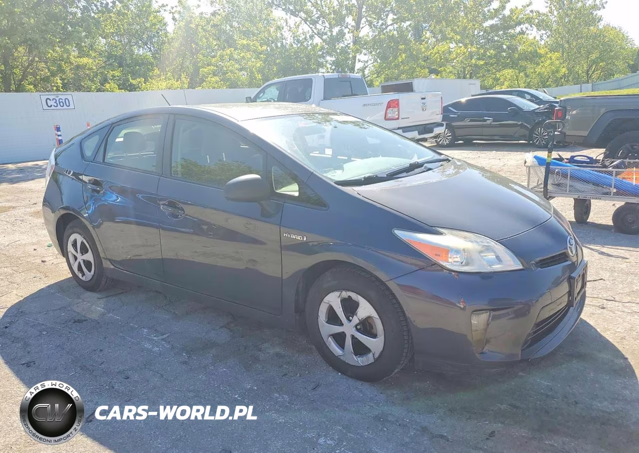 2015 Toyota Prius Two VIN:JTDKN3DU1F0402269 - 4