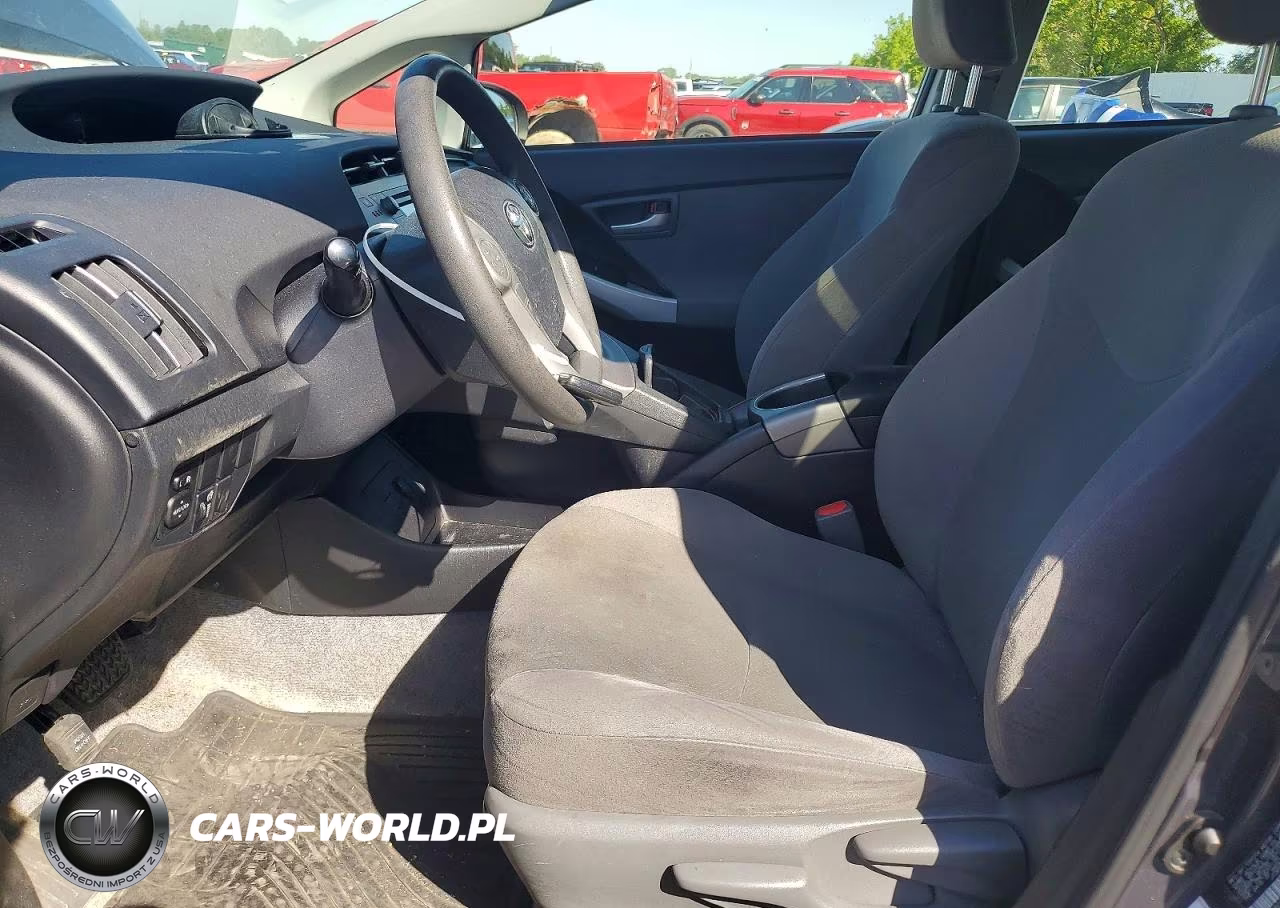 2015 Toyota Prius Two VIN:JTDKN3DU1F0402269 - 7
