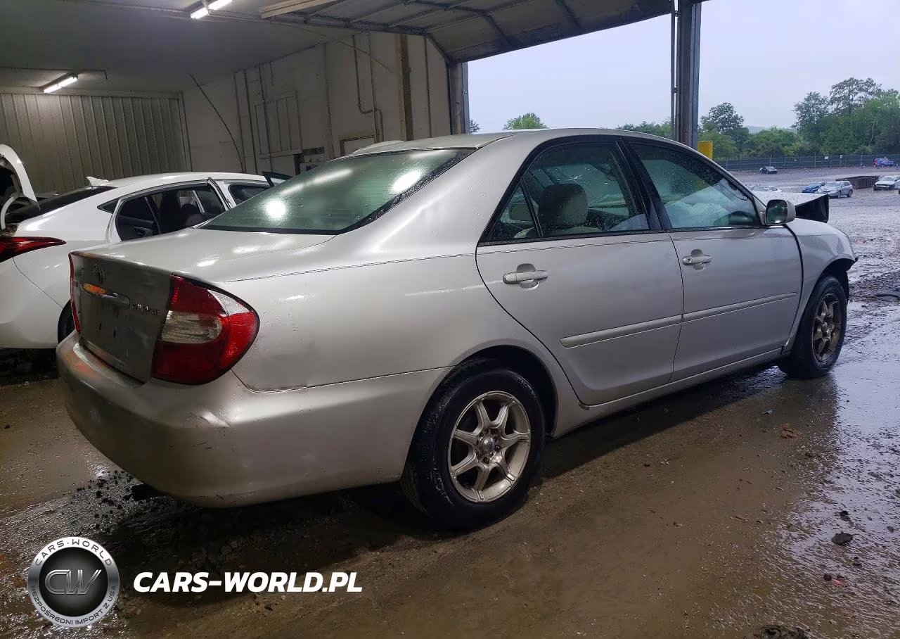 2003 Toyota Camry Le VIN:4T1BE32K03U128936 - 3