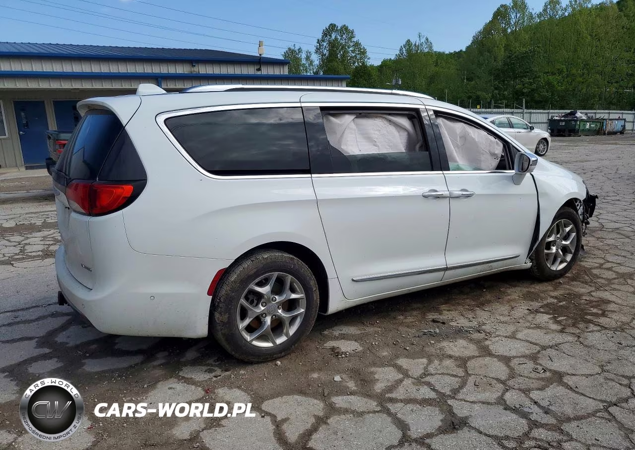 2017 Chrysler Pacifica Limited VIN:2C4RC1GG6HR591900 - 3