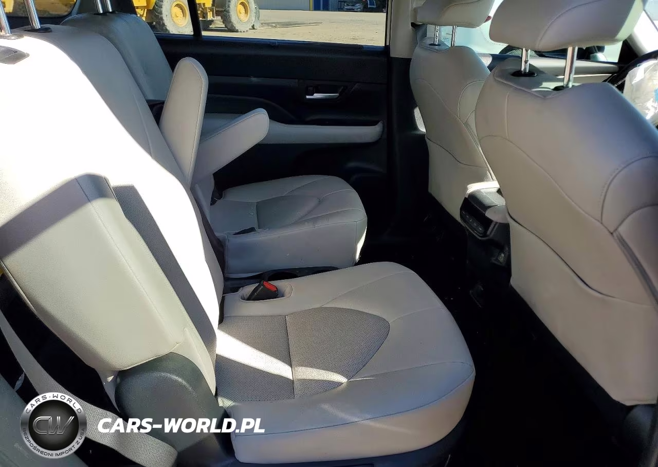 2024 Toyota Grand Highlander Xle VIN:5TDAAAA58RS000405 - 10