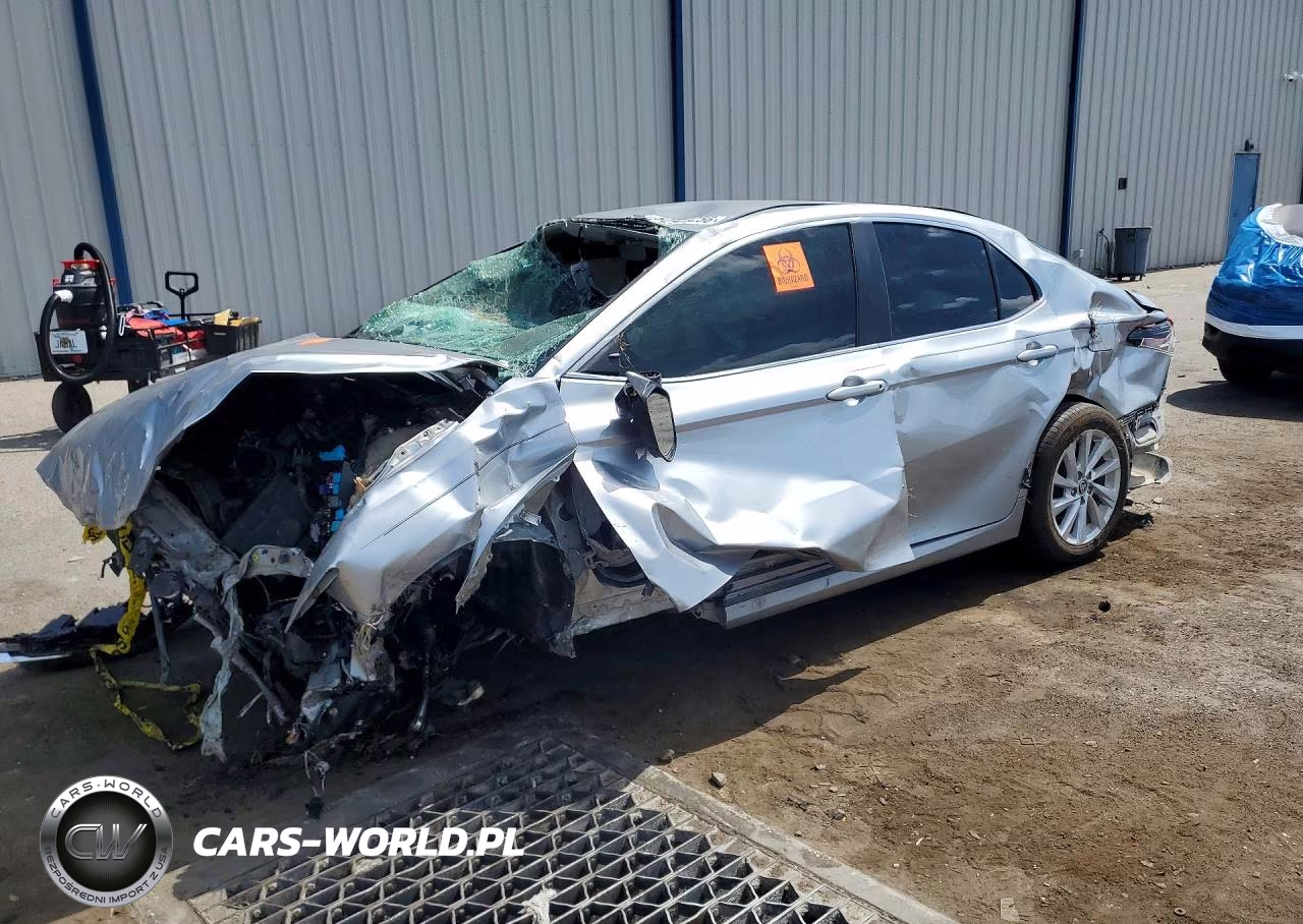 2023 Toyota Camry Le – zdjęcie 1 z 13
