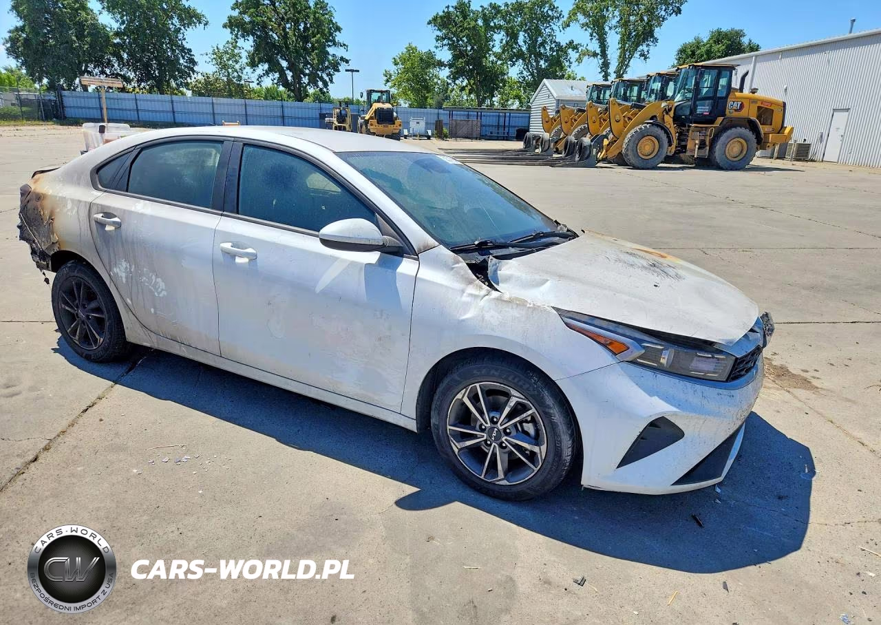 2023 Kia Forte Lxs VIN:3KPF24ADXPE623107 - 4